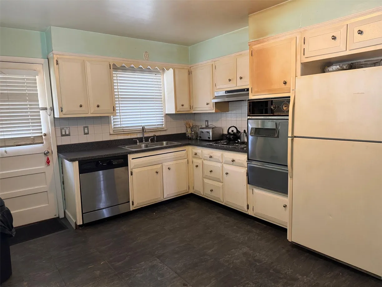 Westchester Real Estate | View 168 Bennett Avenue | Listing