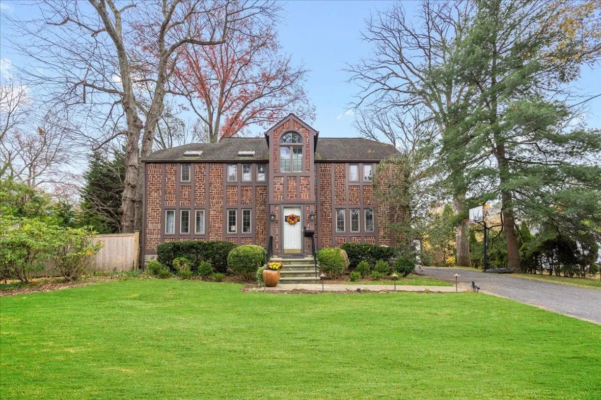 Westchester Real Estate | View 18 Holly Lane | 5 Beds, 3 Baths