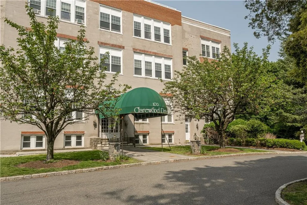 Westchester Real Estate | View 100 Clarewood Drive, 4G | 1 Bed, 1 Bath