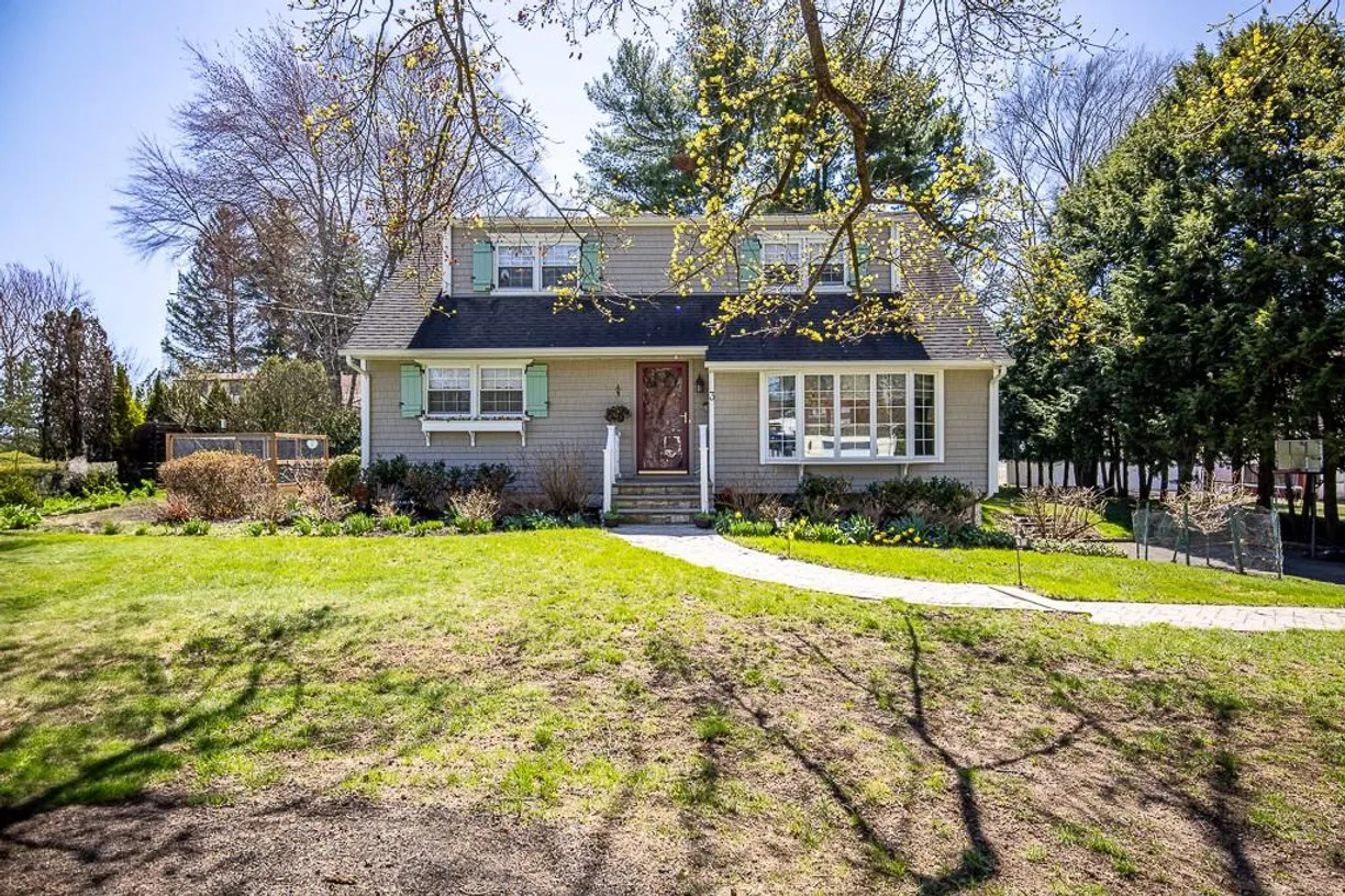 Rockland/Orange/NJ Real Estate | View 3 Orchard Avenue | 4 Beds, 2 Baths