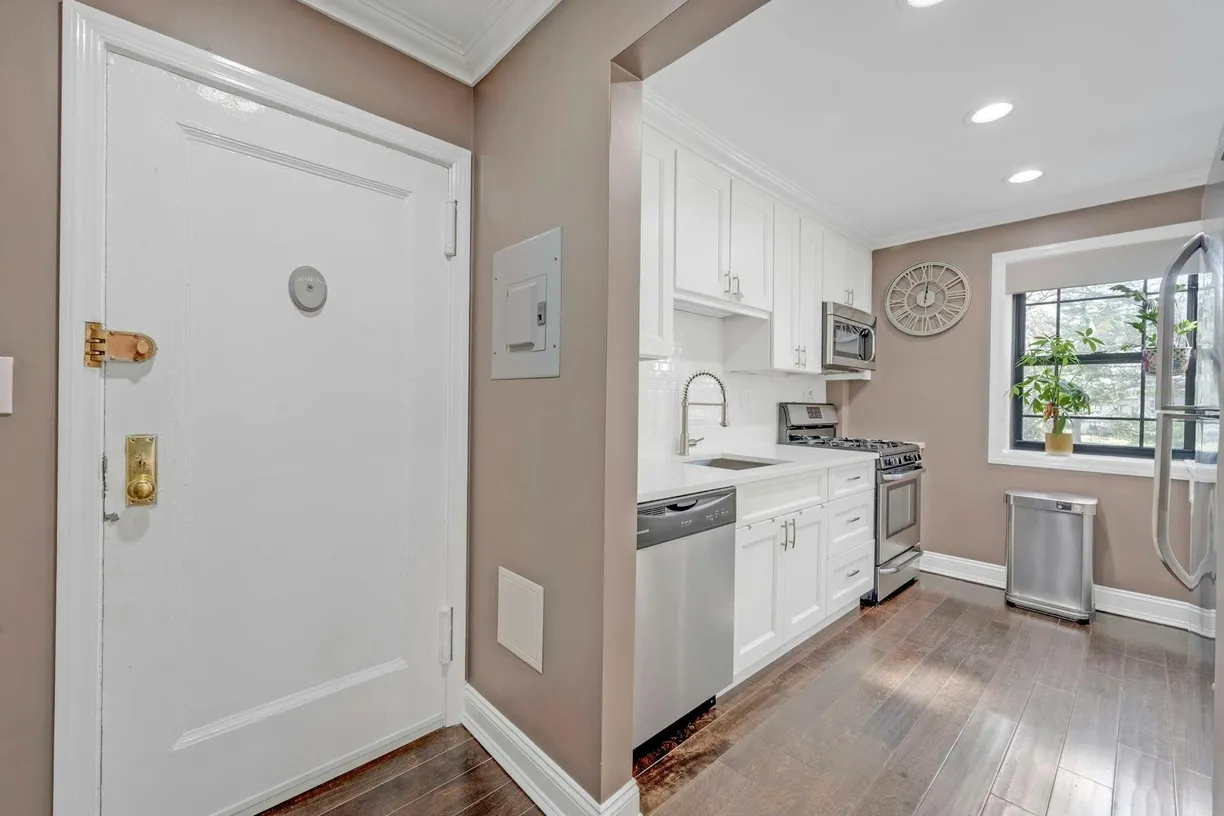 Westchester Real Estate | View 45 Manchester Road, 2R | Listing