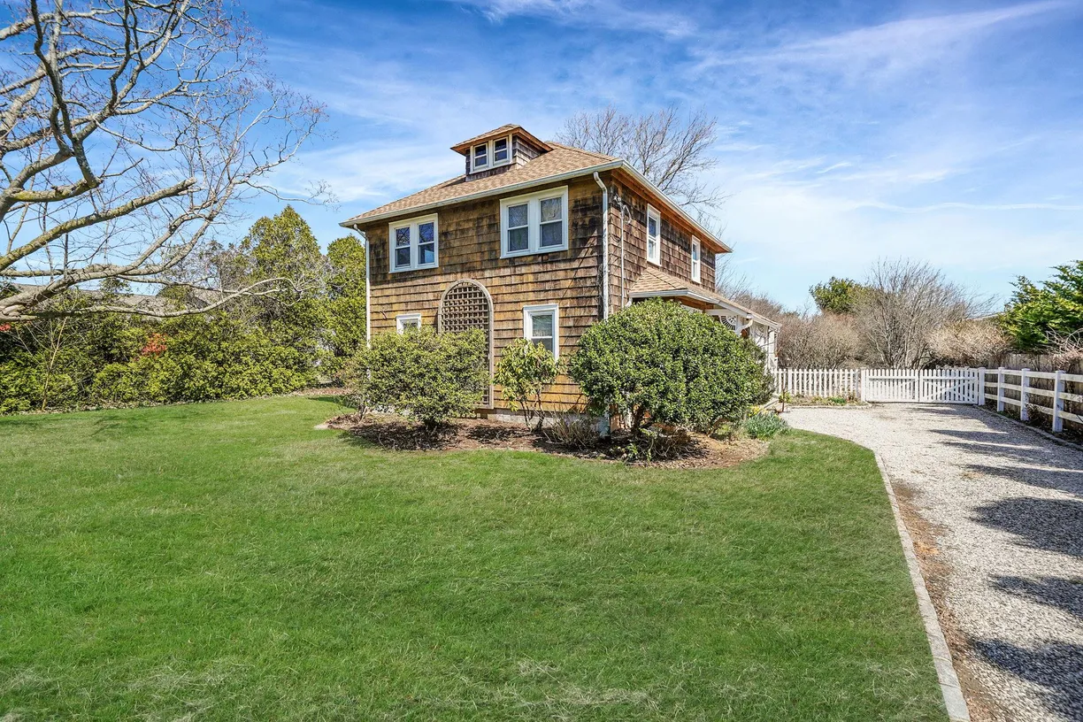 The Hamptons Real Estate | View 4300 Depot Lane | Listing