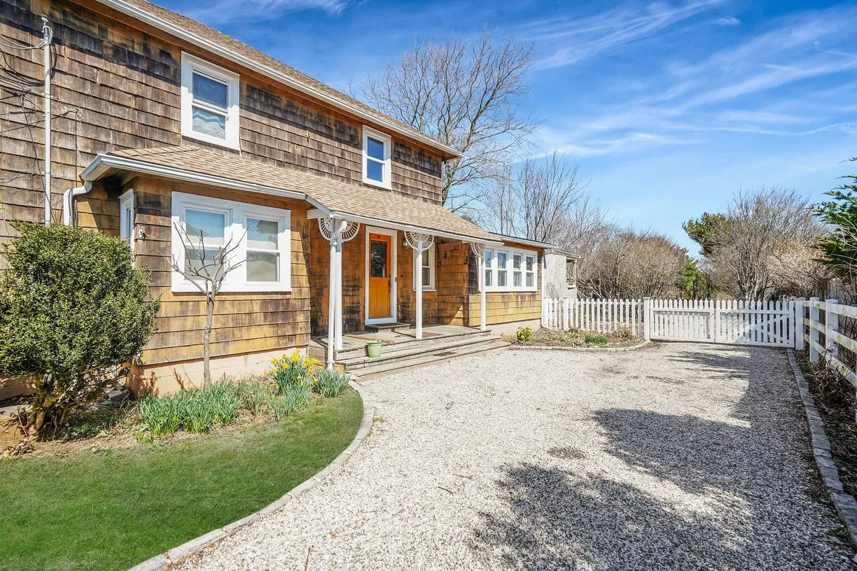 The Hamptons Real Estate | View 4300 Depot Lane | 4 Beds, 1 Bath