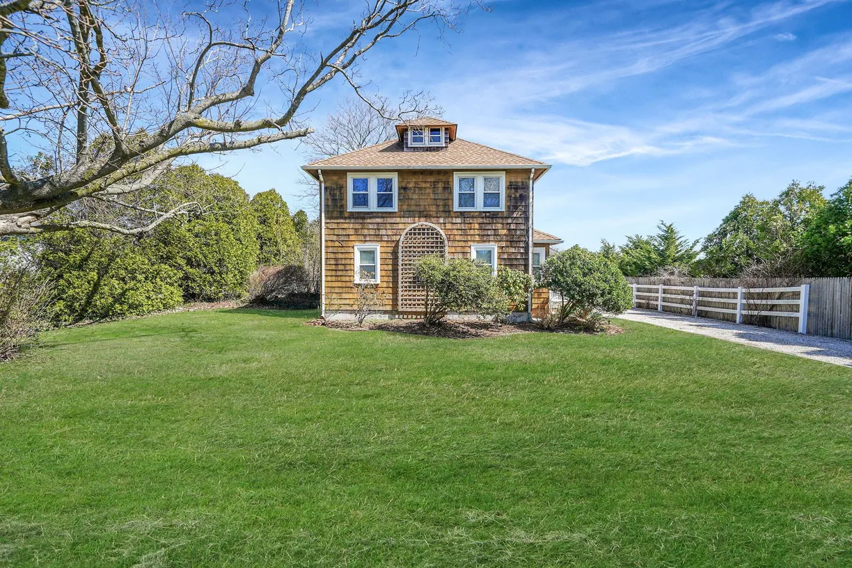 The Hamptons Real Estate | View 4300 Depot Lane | Listing