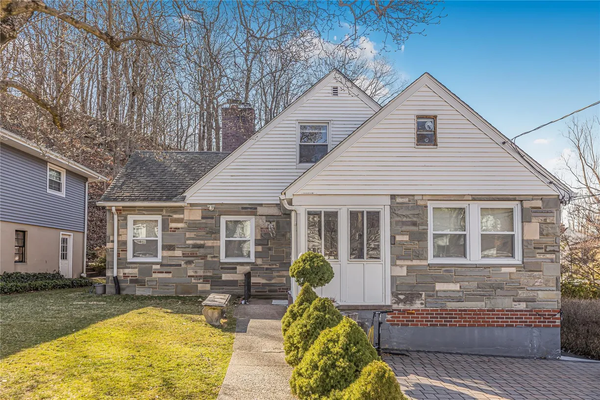 Westchester Real Estate | View 9 Emmalon  Avenue | Listing