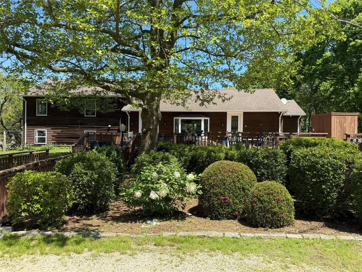 The Hamptons Real Estate | View 15A / 15 & 13 S Menantic Road | Listing