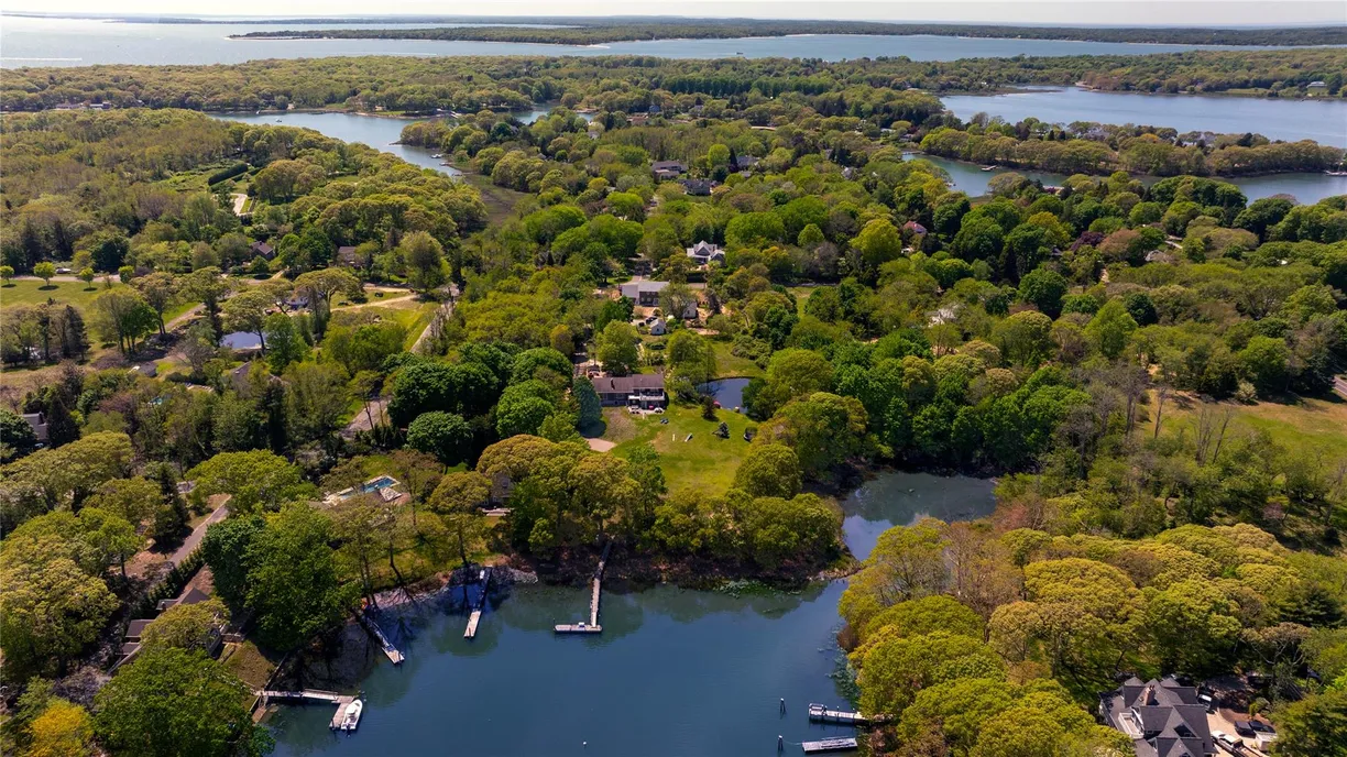 The Hamptons Real Estate | View 15A / 15 & 13 S Menantic Road | 9 Beds, 4 Baths