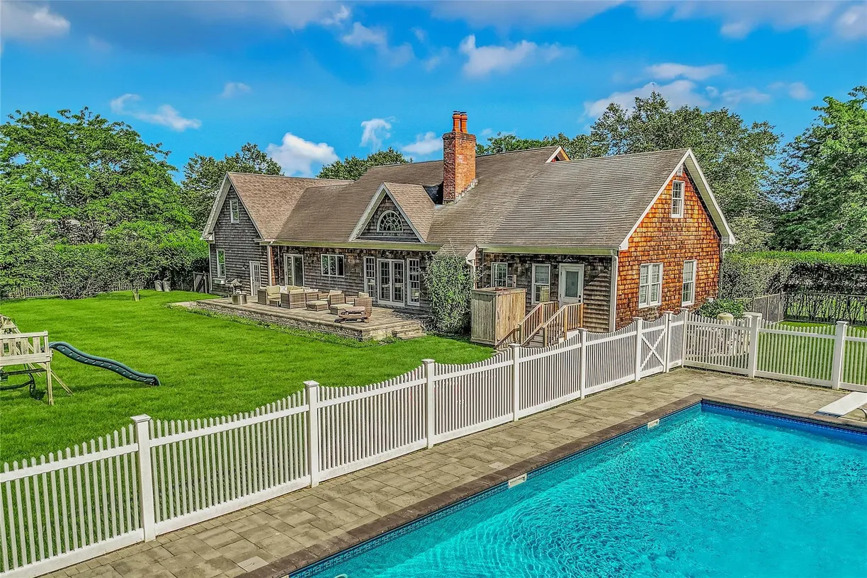 The Hamptons Real Estate | View 315 Green Way | 4 Beds, 3 Baths