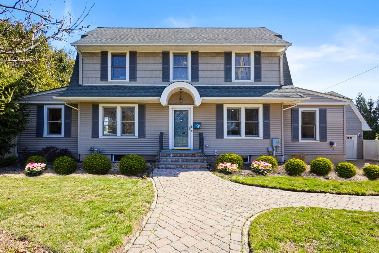 Rockland/Orange/NJ Real Estate | View 96 Old Middletown Road | 4 Beds, 3 Baths