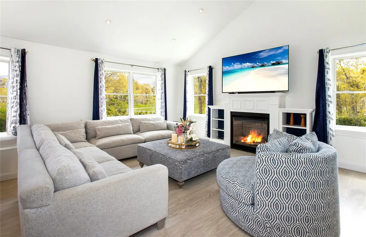 The Hamptons Real Estate | View 3 Duke Place | Listing
