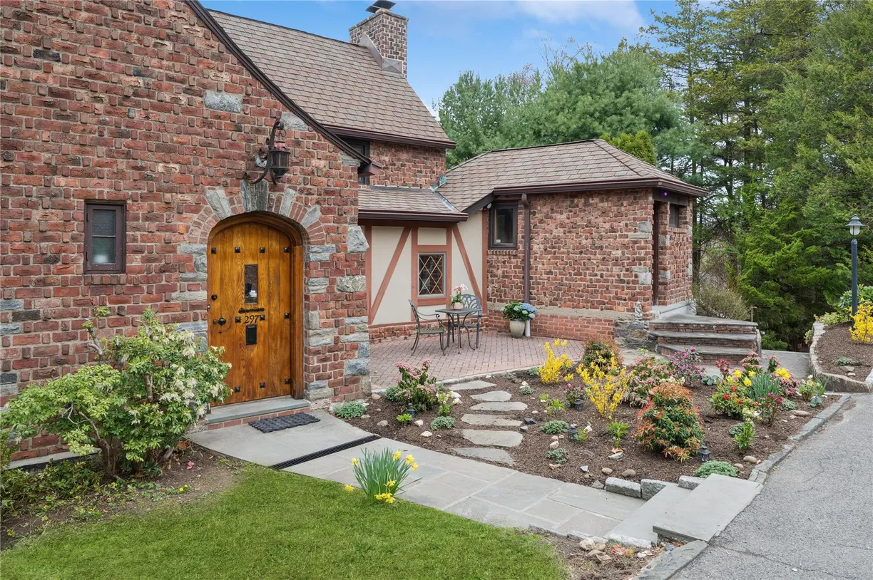 Westchester Real Estate | View 297 Palisade Avenue | 4 Beds, 3 Baths