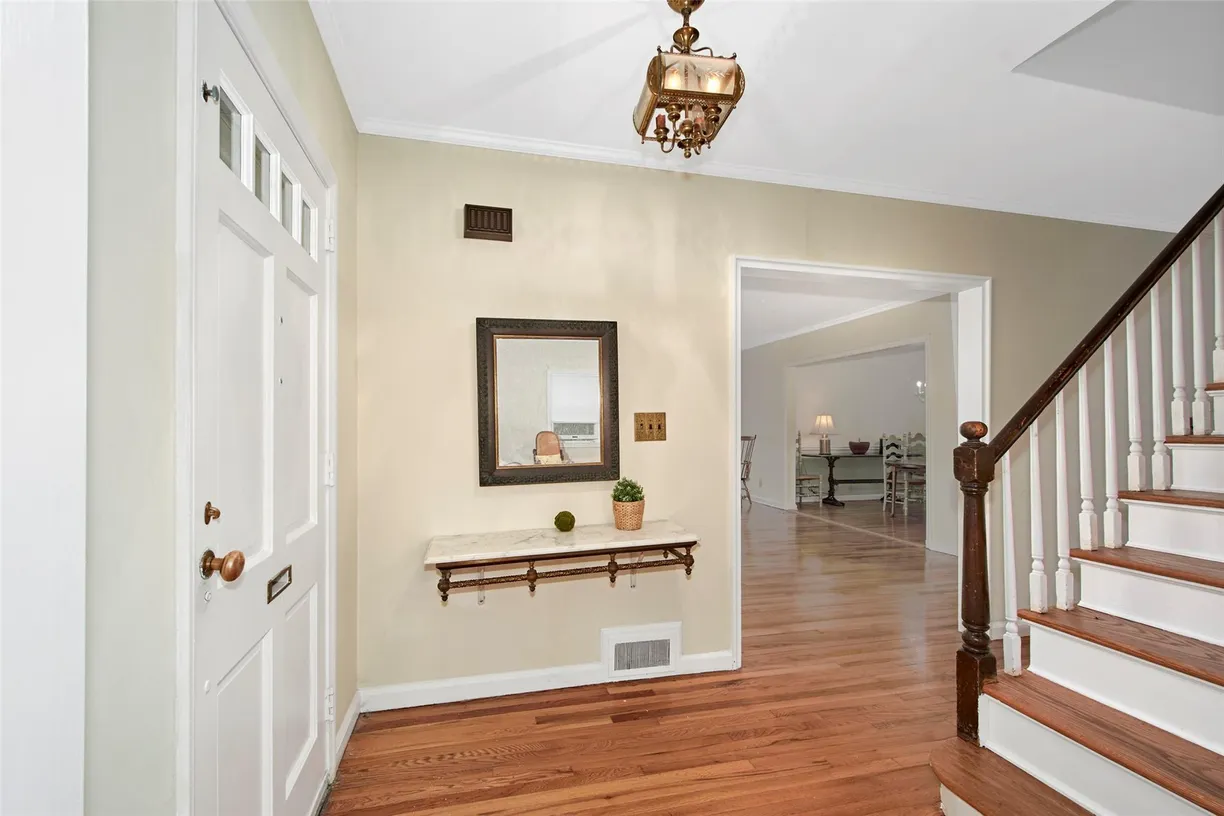 Westchester Real Estate | View 7 Canterbury Road | Listing