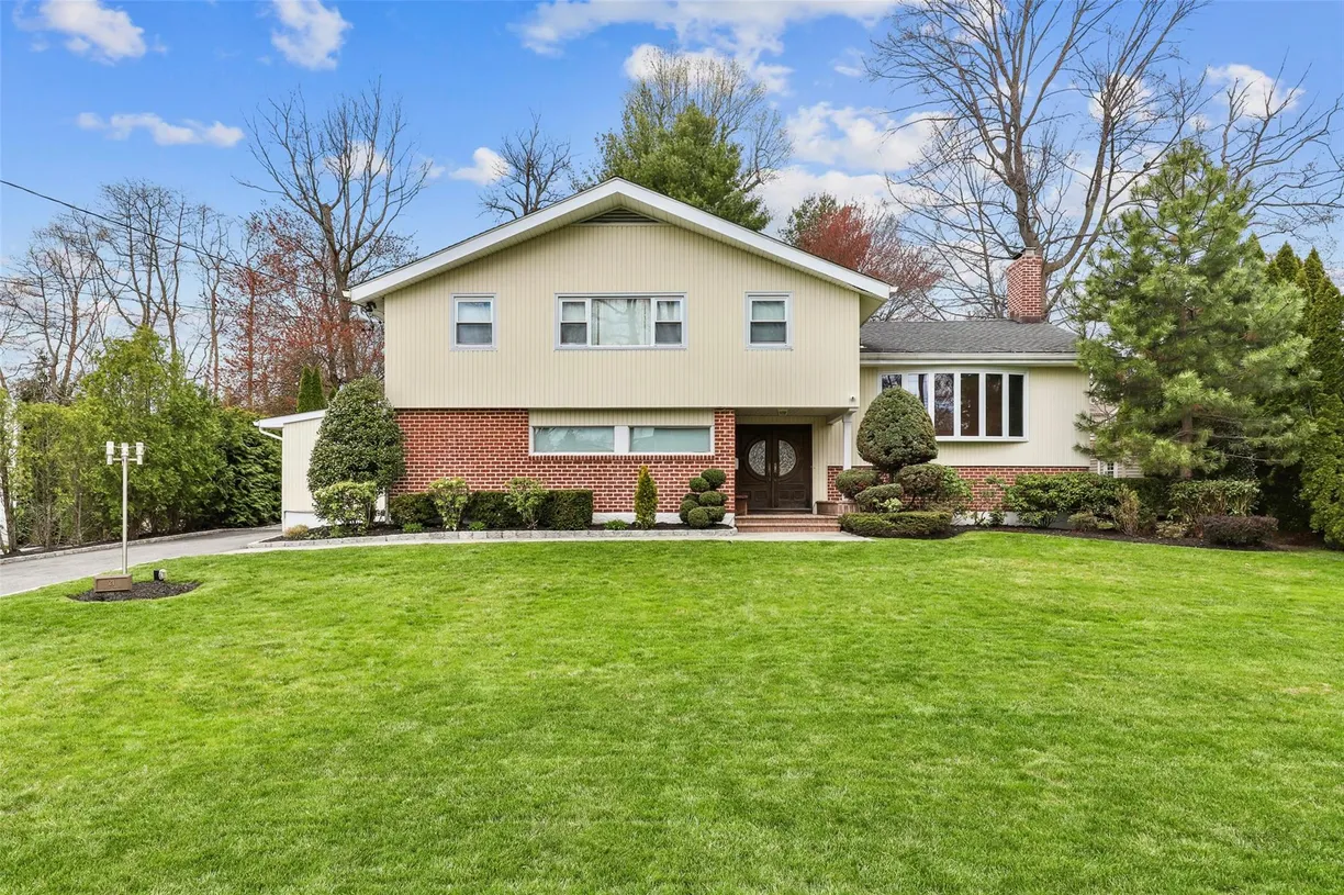 Westchester Real Estate | View 21 Dell Drive | 5 Beds, 4 Baths