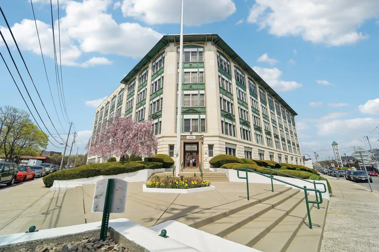 Westchester Real Estate | View 1 Landmark Square, 607 | 1 Bath
