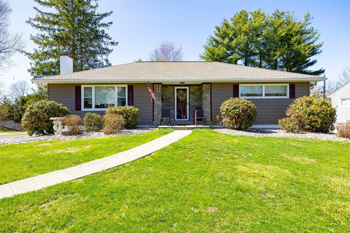 Hudson Valley Real Estate | View 3 Saint Annes Road | 3 Beds, 1 Bath