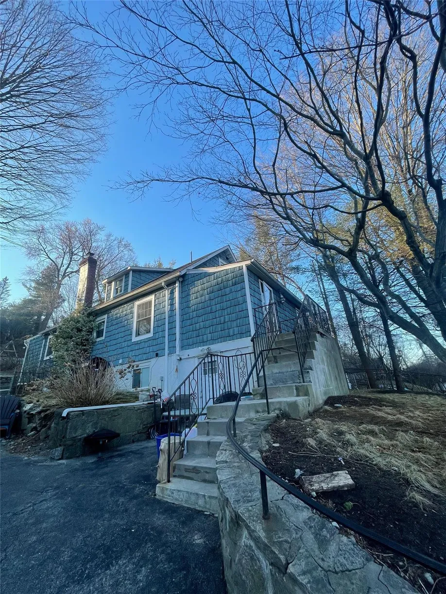 Westchester Real Estate | View 872 Commerce St, Main Floor | 2 Beds, 1 Bath