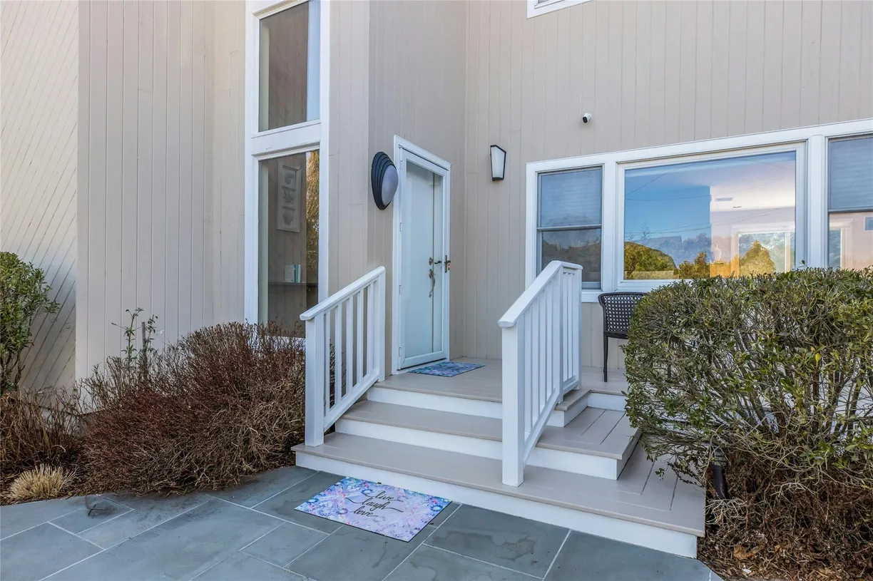 The Hamptons Real Estate | View 3 Shore Lane | Listing