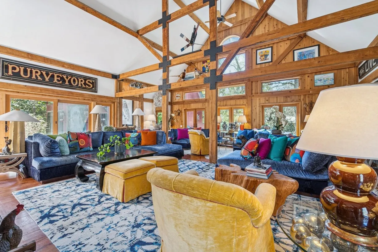 The Hamptons Real Estate | View 4 Marion Lane | 4 Beds, 3 Baths