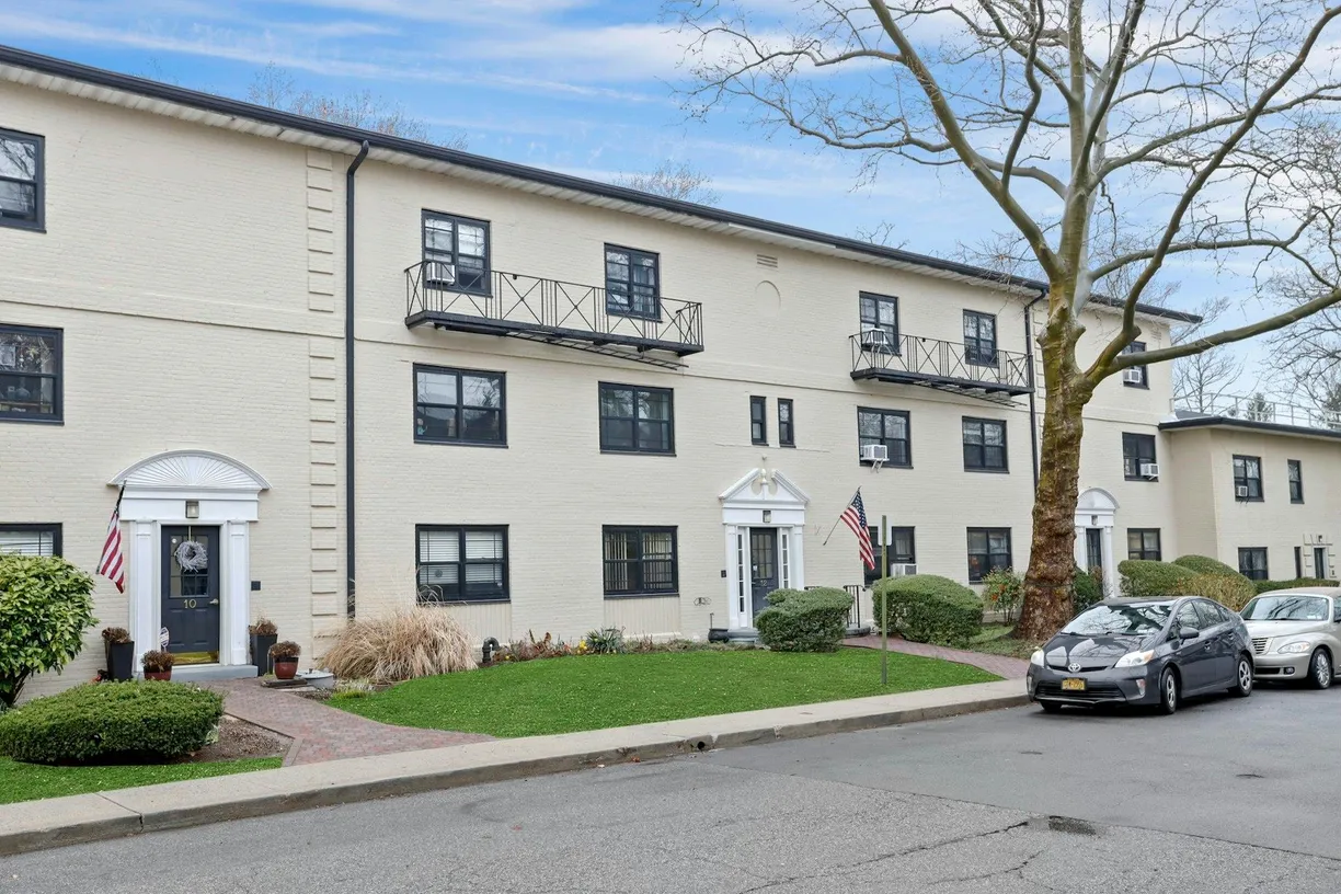 Westchester Real Estate | View 12 Field End Lane, Apt 1 | Listing