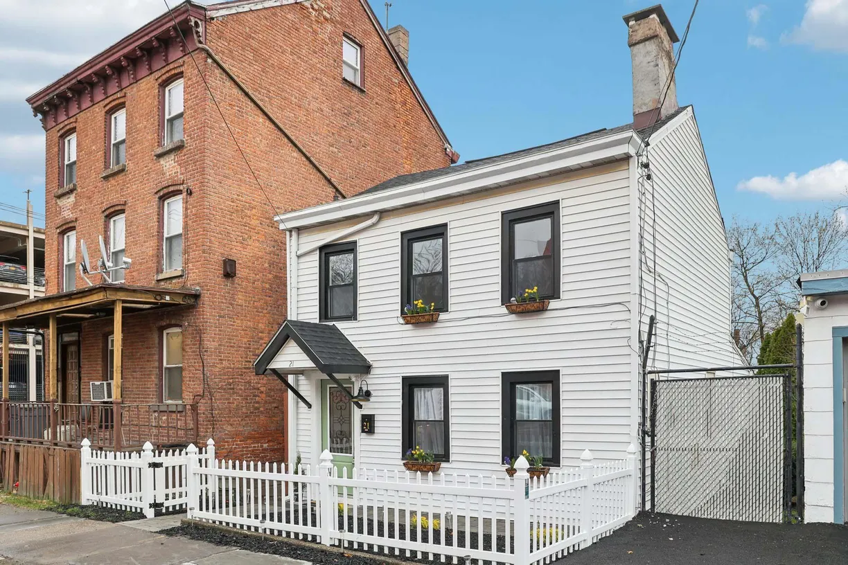 Rockland/Orange/NJ Real Estate | View 21 Carter Street | Listing