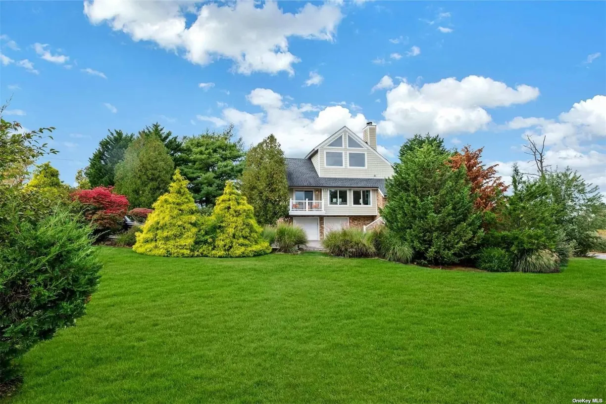 The Hamptons Real Estate | View 33 Old Canoe Place Road | 3 Beds, 2 Baths
