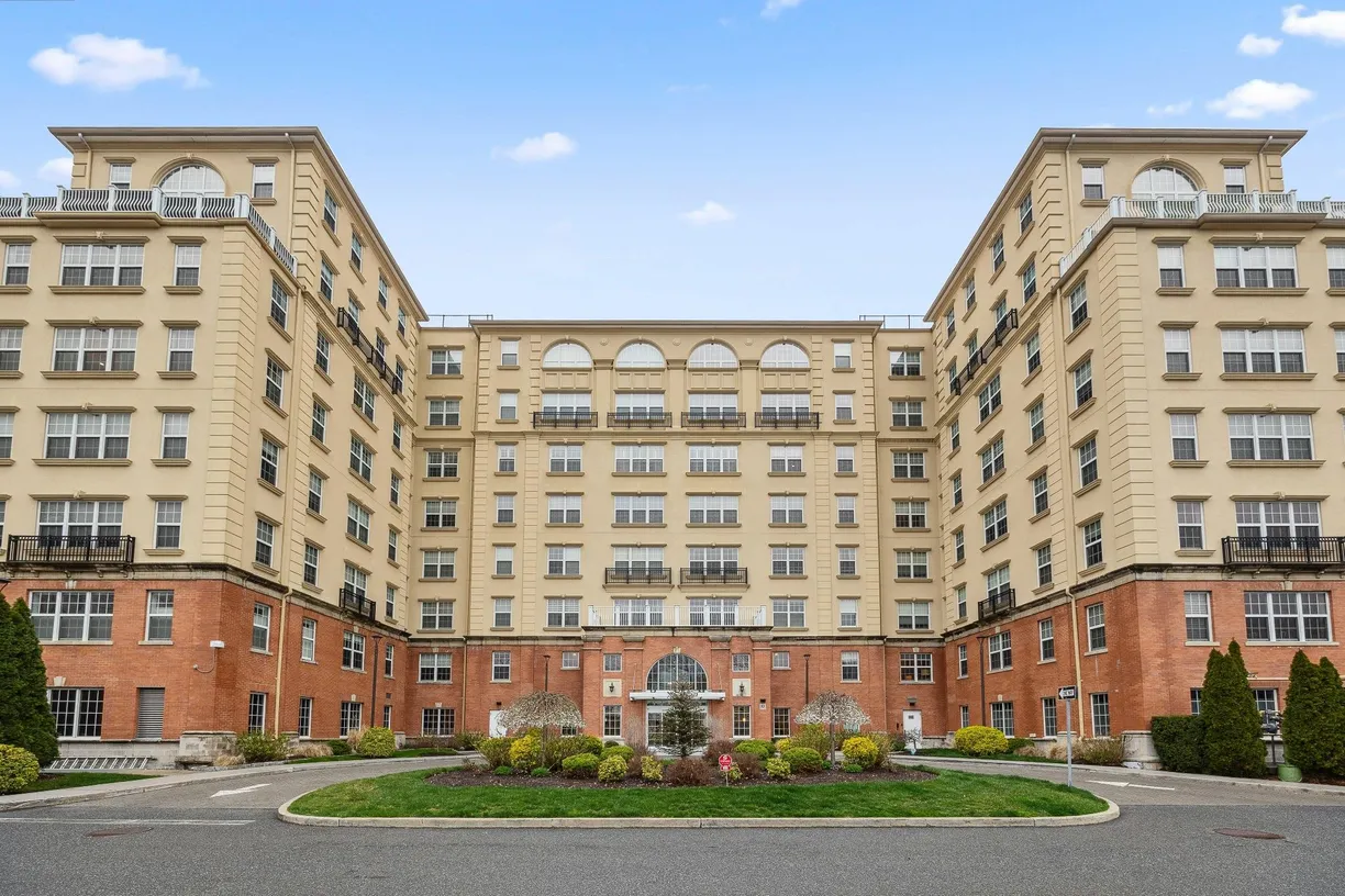 Westchester Real Estate | View 10 Byron Place, 608 | 2 Beds, 2 Baths