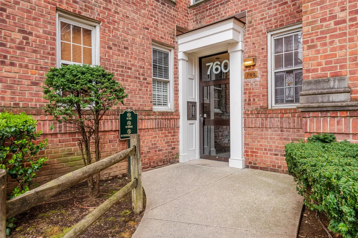Westchester Real Estate | View 760 Bronx River Road, A57 | 1 Bed, 1 Bath