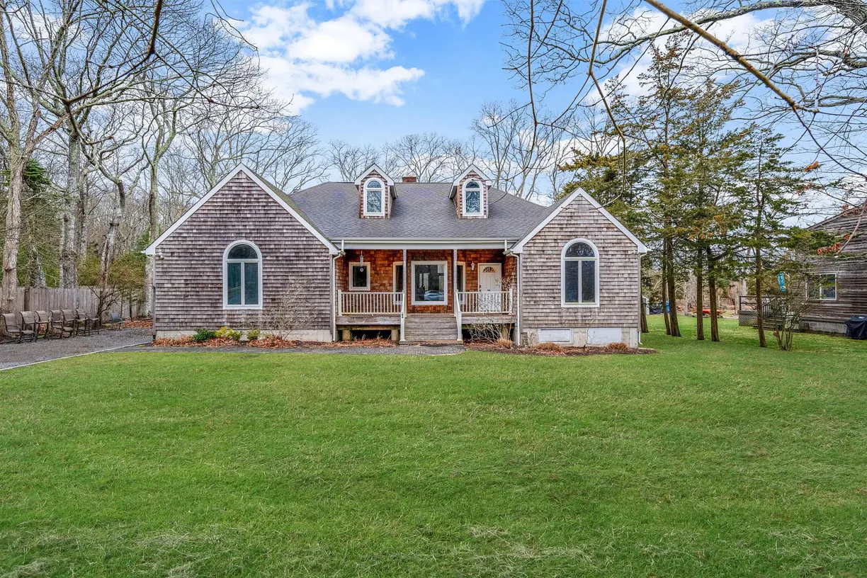 The Hamptons Real Estate | View 64 Turtle Cove Drive | 3 Beds, 2 Baths