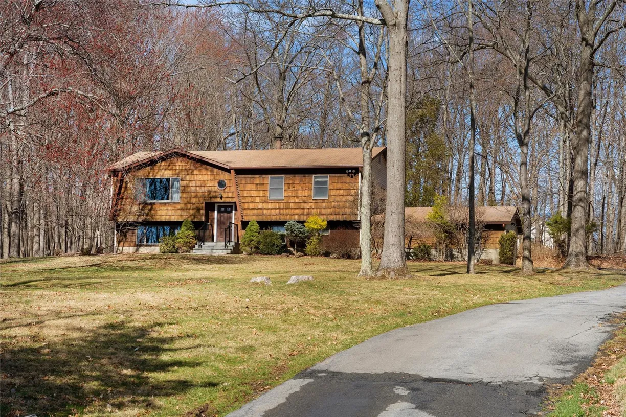 Rockland/Orange/NJ Real Estate | View 21 Janice Drive | 5 Beds, 2 Baths