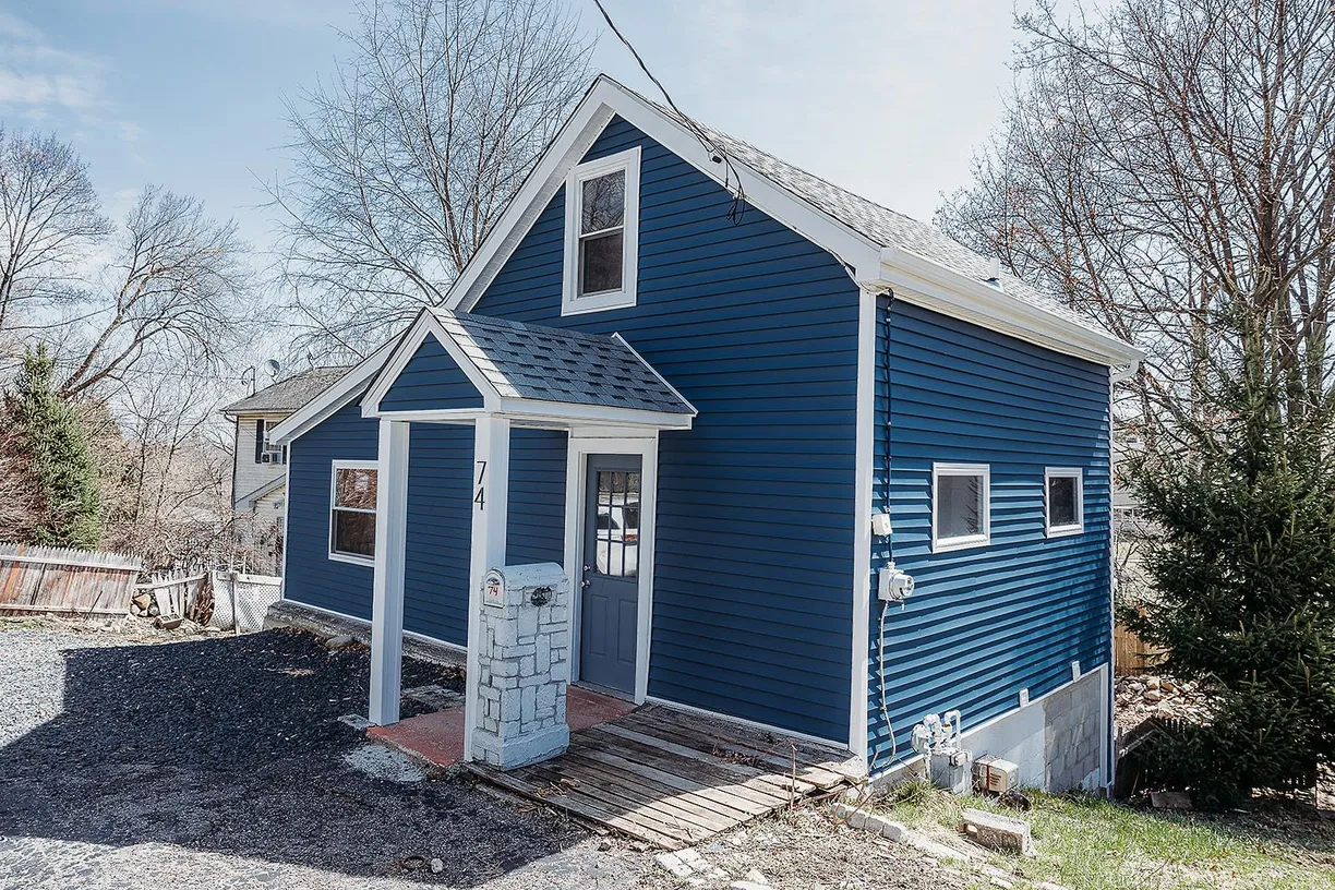 Rockland/Orange/NJ Real Estate | View 74 Wawayanda Avenue | 4 Beds, 2 Baths