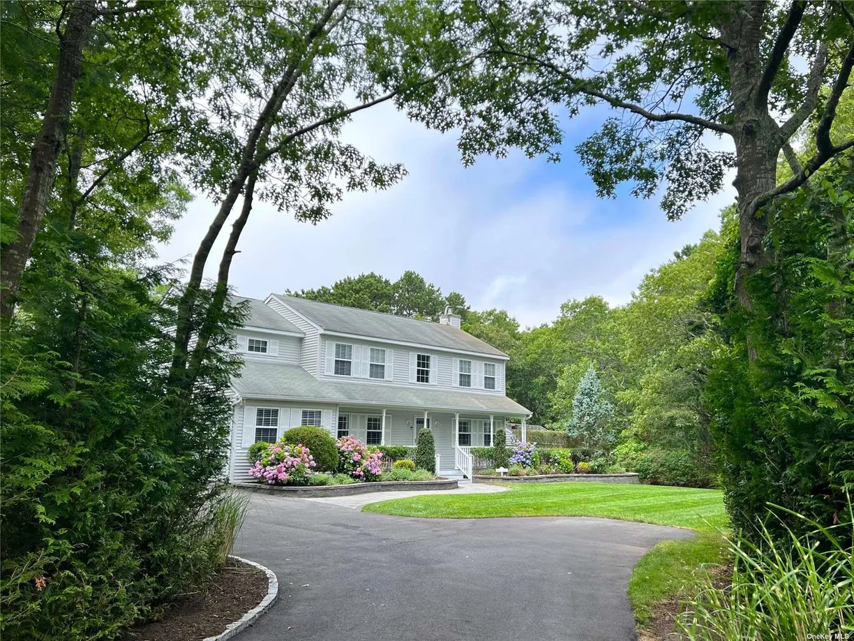 The Hamptons Real Estate | View 20 Jennifers Path | 4 Beds, 3 Baths