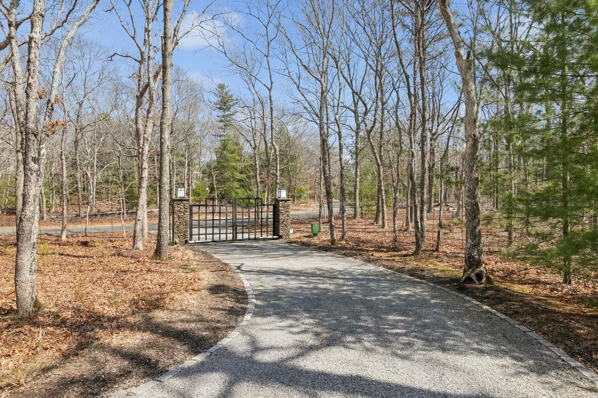 The Hamptons Real Estate | View  | Listing