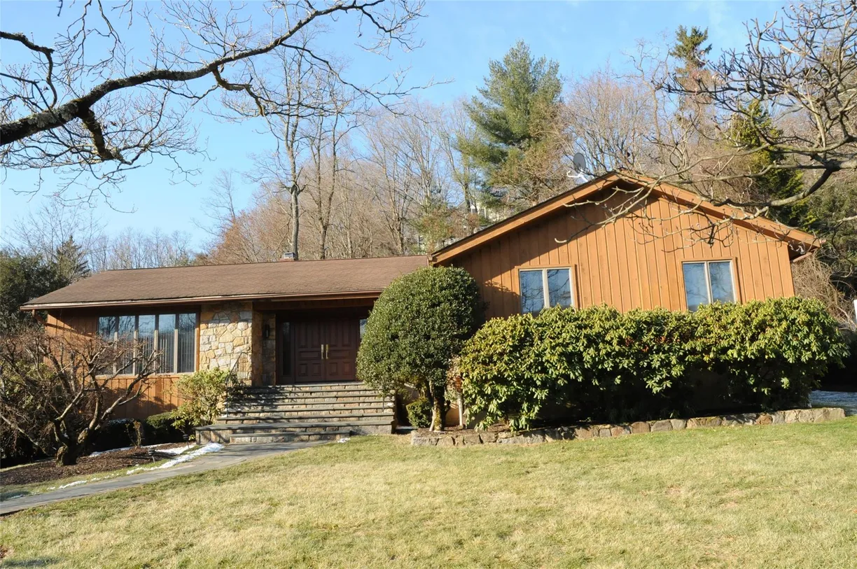 Westchester Real Estate | View 8 Tumblebrook Court | 3 Beds, 2 Baths