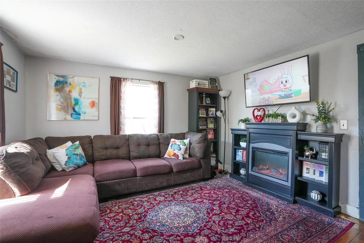 Hudson Valley Real Estate | View 32 Putnam Avenue | Listing