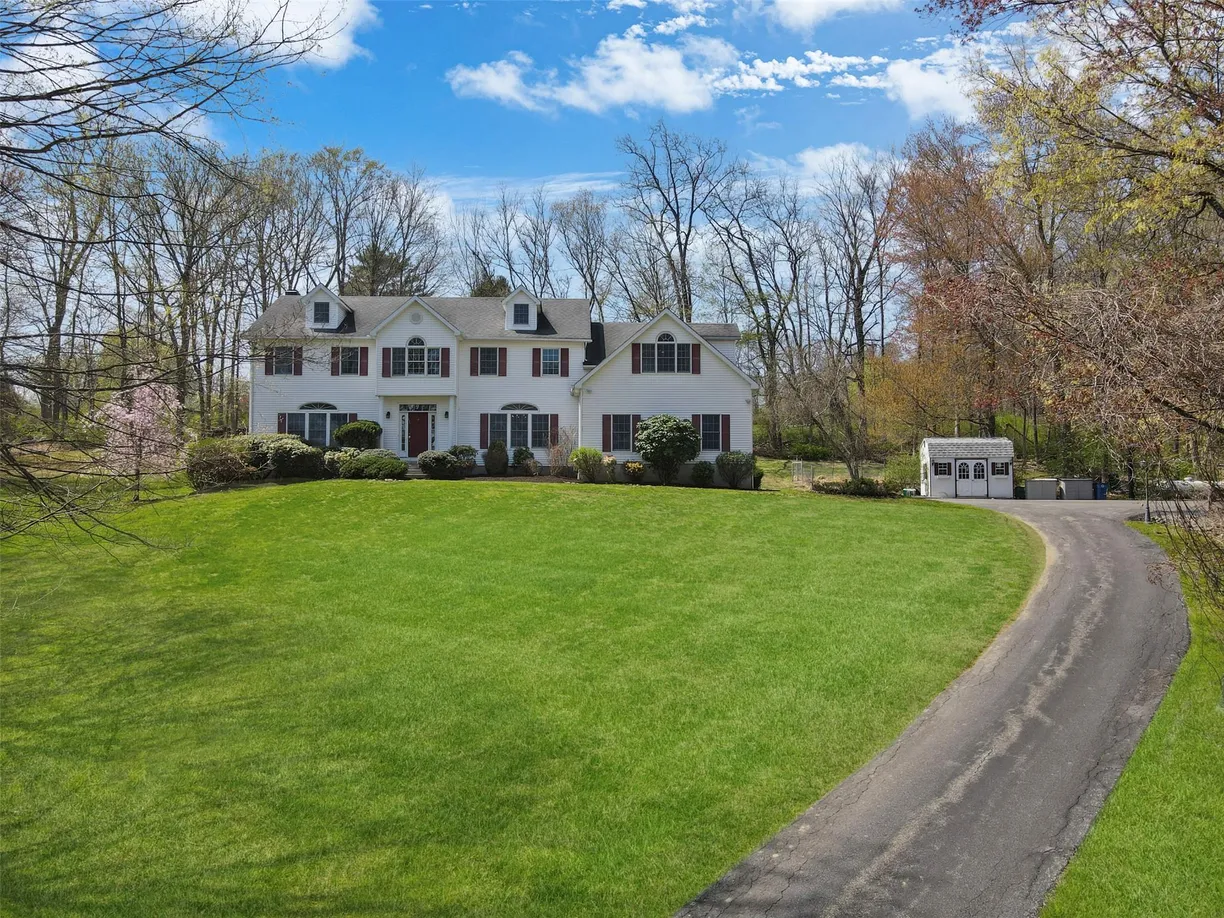 Westchester Real Estate | View 36 Sunderland Lane | 5 Beds, 4 Baths