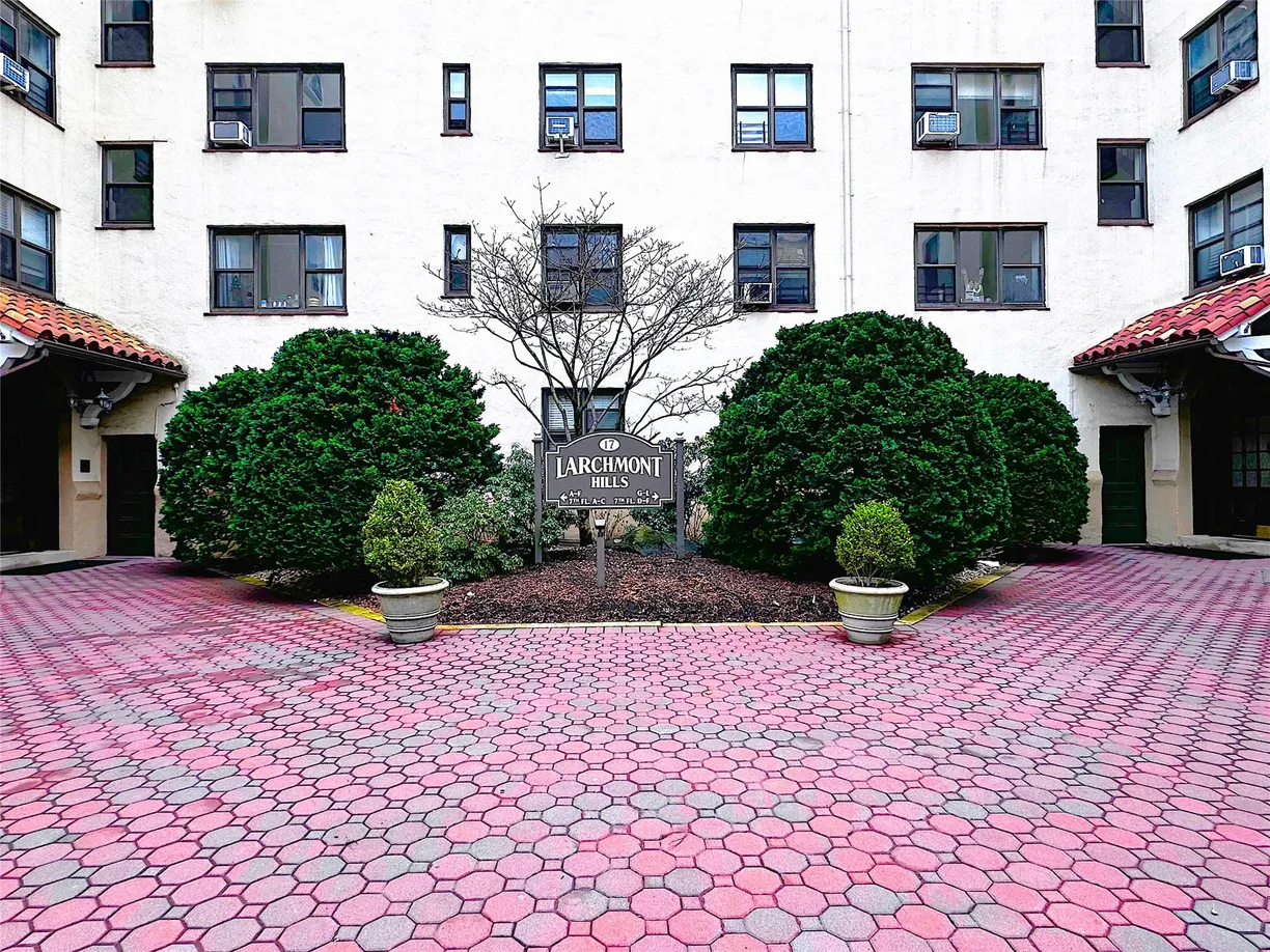 Westchester Real Estate | View 17 N Chatsworth Avenue, 2DE | 1 Bed, 2 Baths