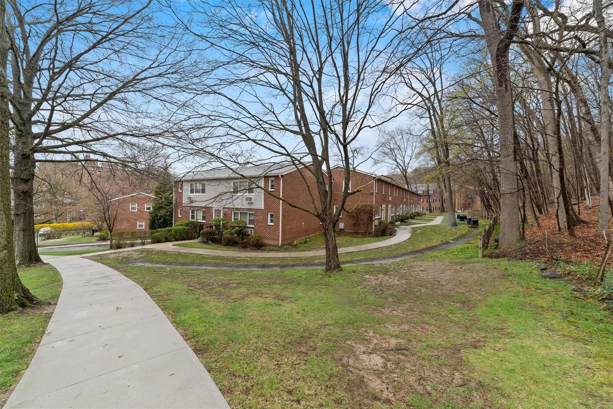 Westchester Real Estate | View 86 Charter Circle, 86 | Listing