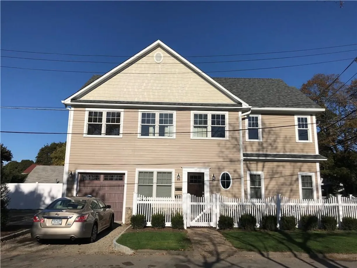 Westchester Real Estate | View 15 St. George Street, TOP FLOOR | 2 Beds, 2 Baths