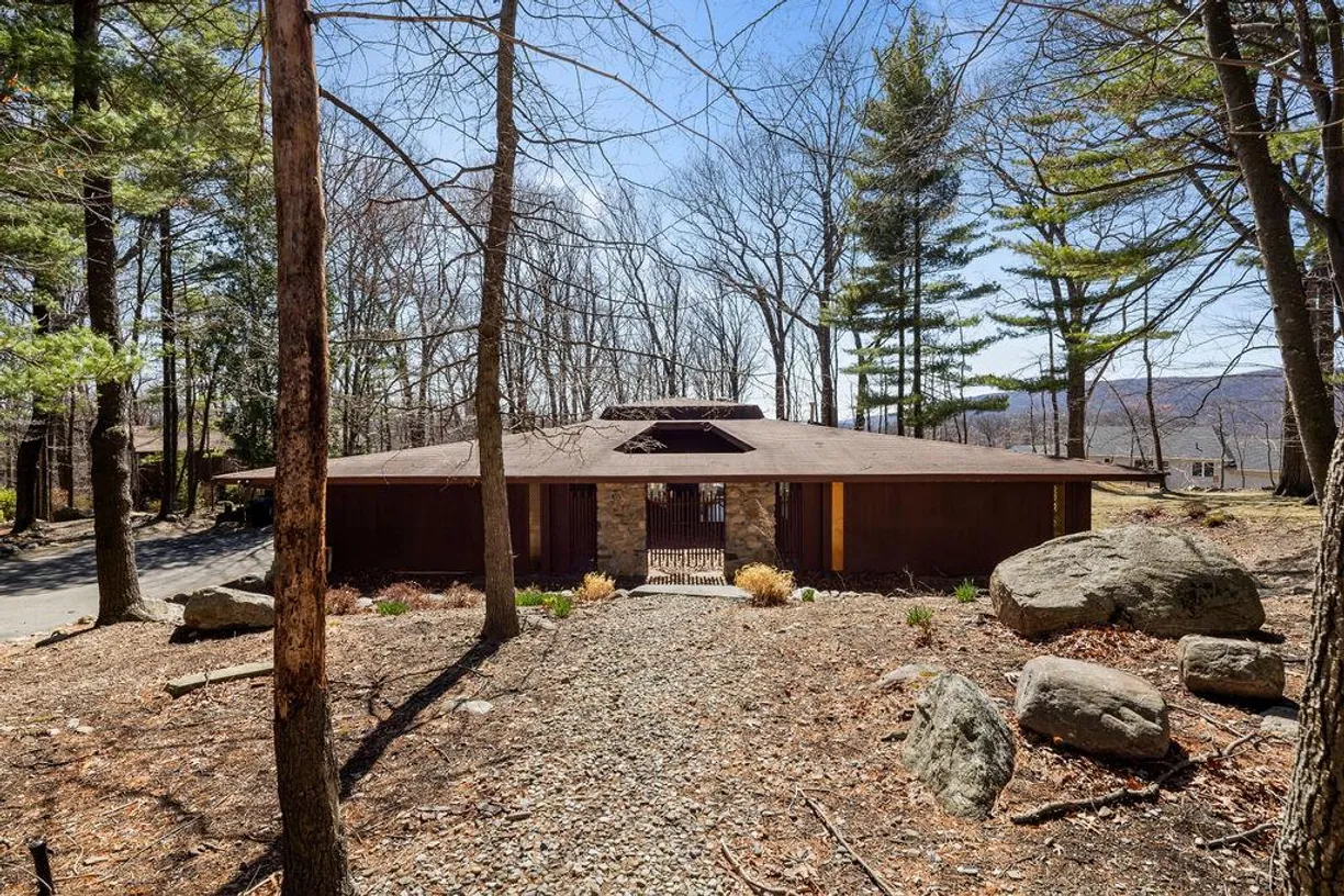 Rockland/Orange/NJ Real Estate | View 5 Laura Lane | Listing