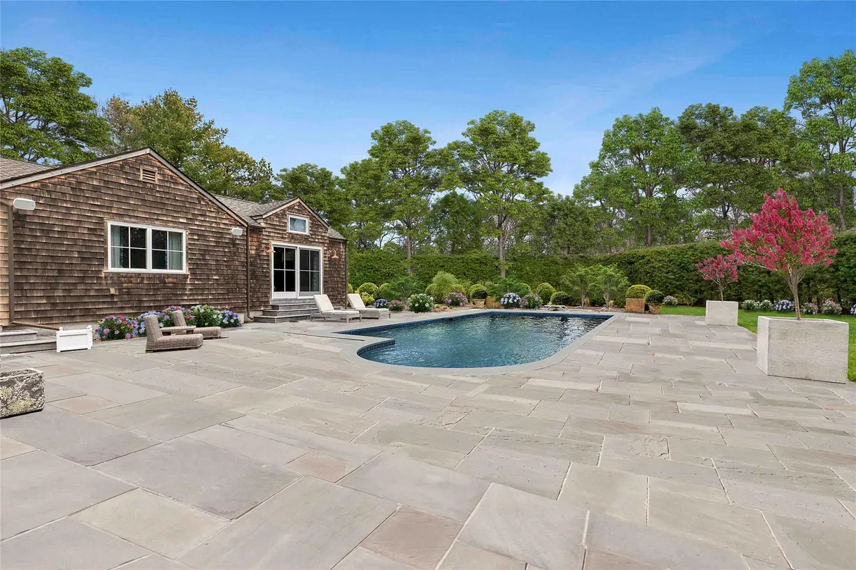 The Hamptons Real Estate | View 9 Woodland Avenue | 5 Beds, 4 Baths