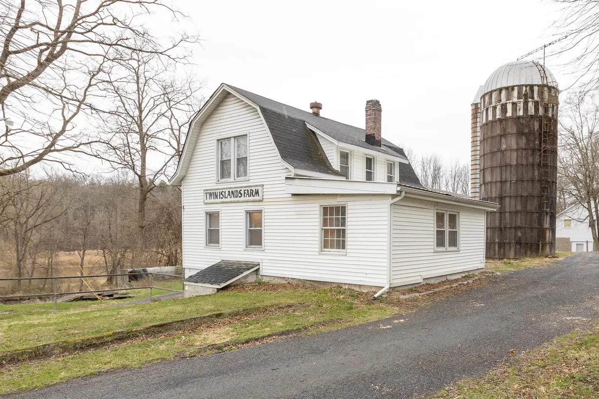 Rockland/Orange/NJ Real Estate | View 277 River Road | 2 Beds, 2 Baths