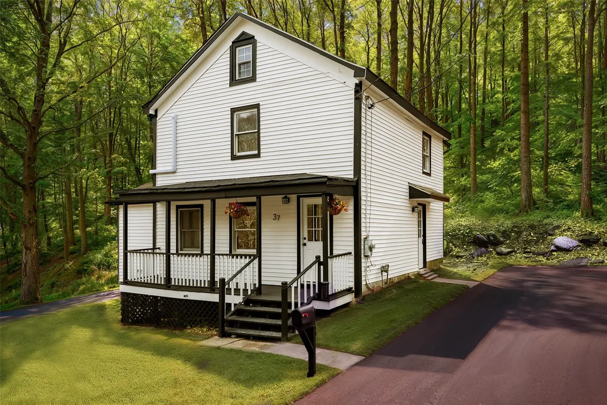 Hudson Valley Real Estate | View 37 Maple Avenue | 3 Beds, 2 Baths