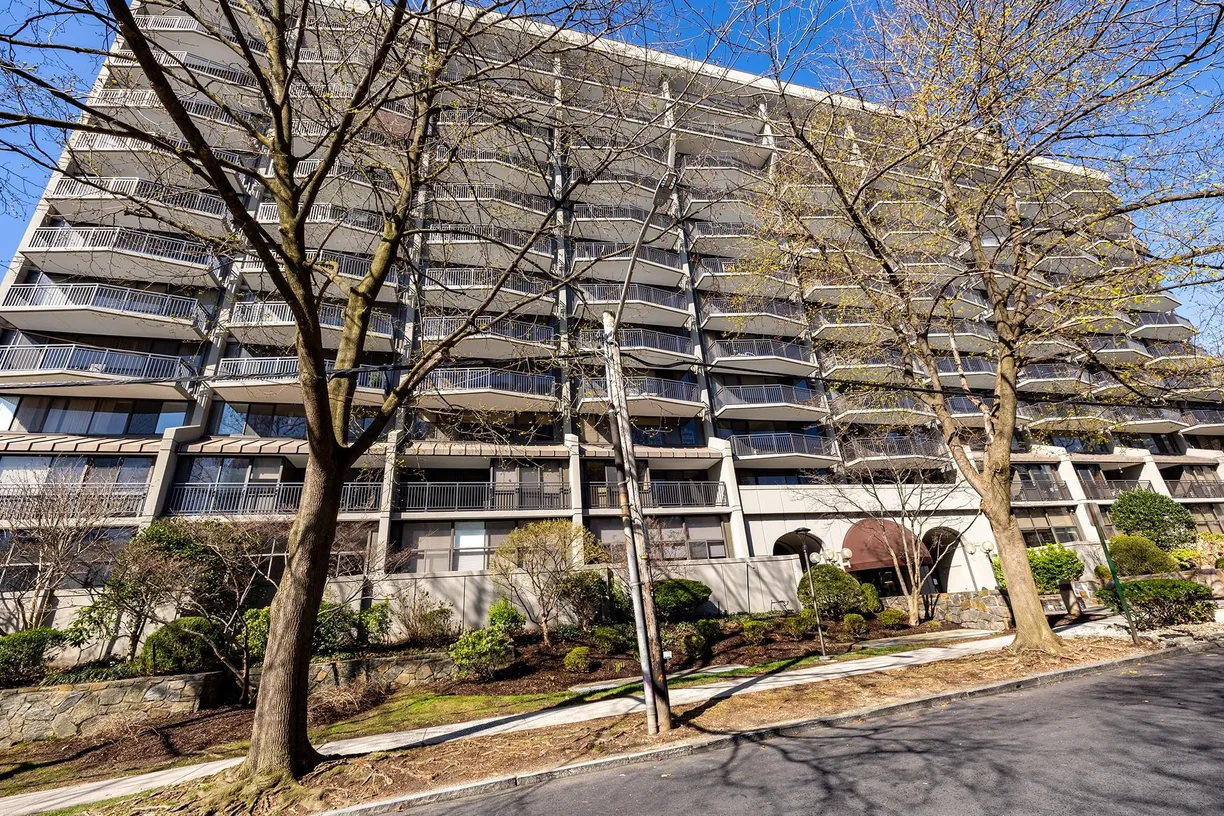 Westchester Real Estate | View 15 Stewart Place, 3F | 2 Beds, 1 Bath