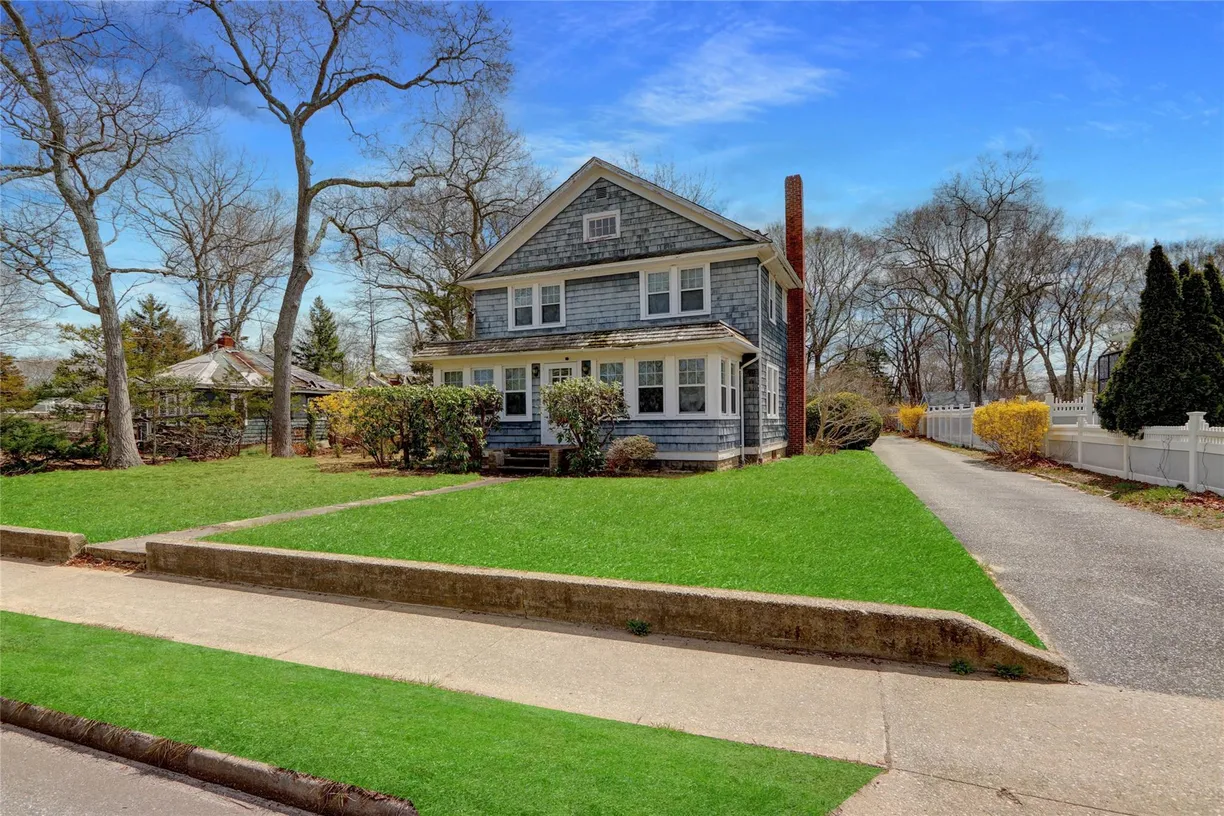 The Hamptons Real Estate | View 40 Argonne Road | Listing