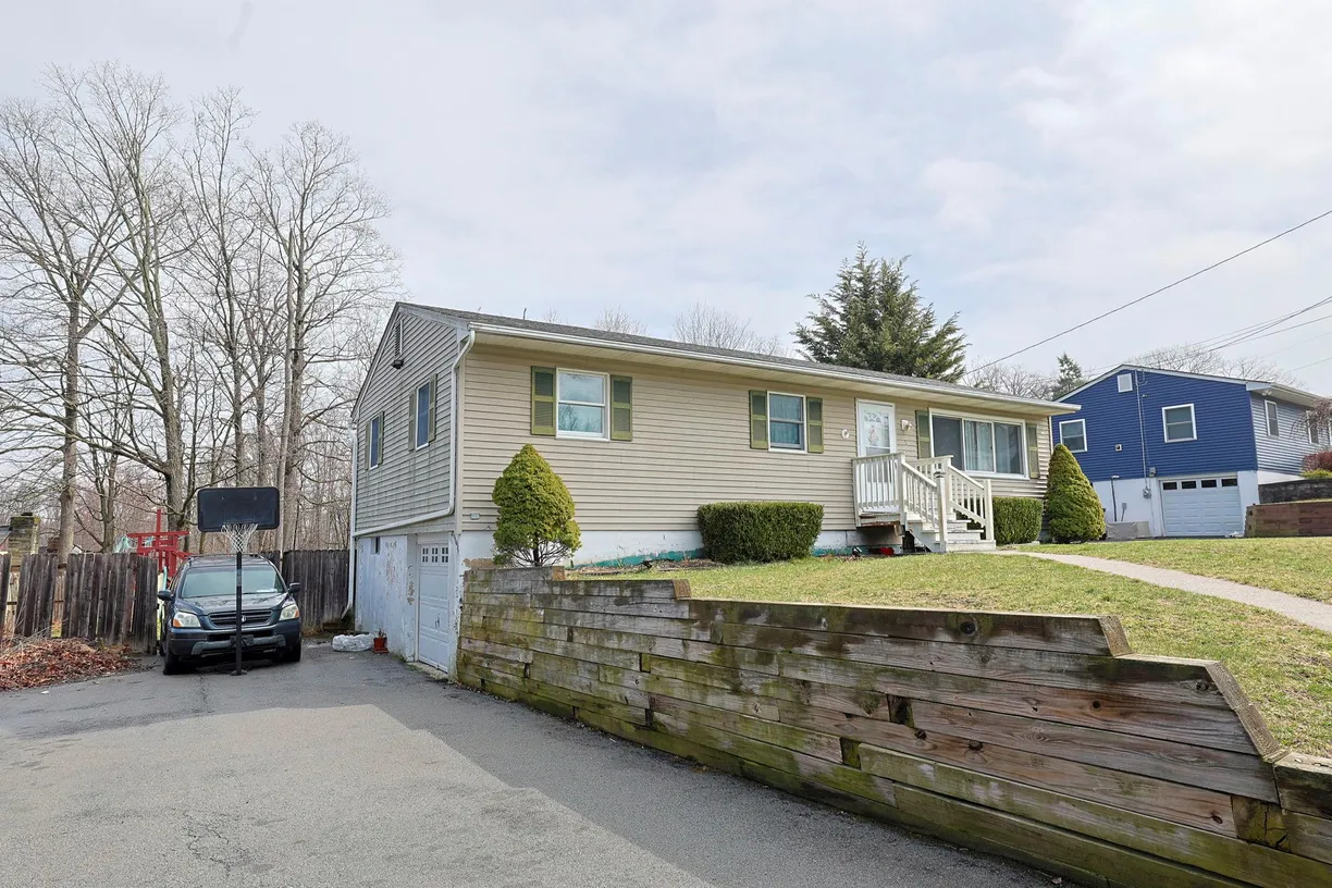Rockland/Orange/NJ Real Estate | View 5 Carl Place | Listing