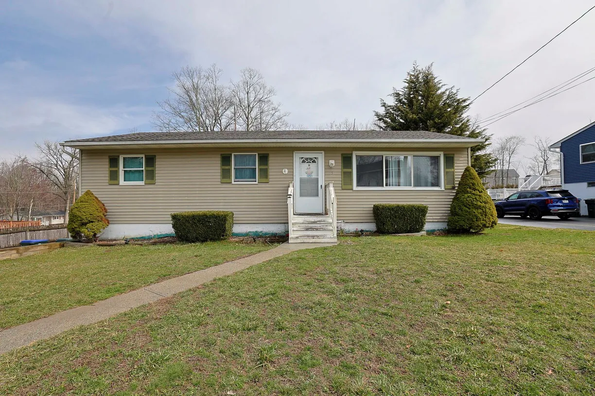 Rockland/Orange/NJ Real Estate | View 5 Carl Place | 3 Beds, 1 Bath