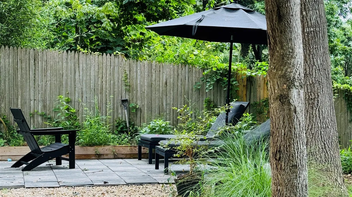 The Hamptons Real Estate | View 29 Squiretown Road, B | 3 Beds, 2 Baths