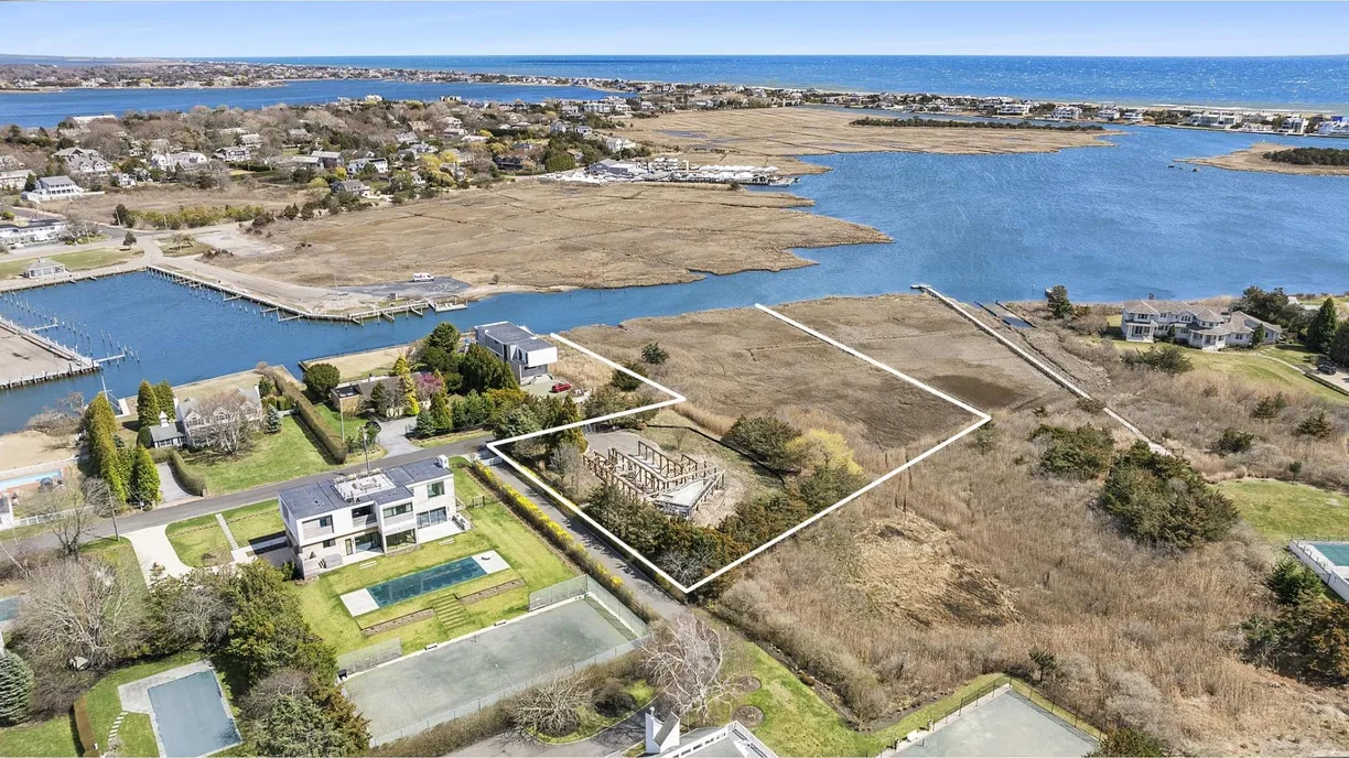 The Hamptons Real Estate | View 9 E Division Street | Listing