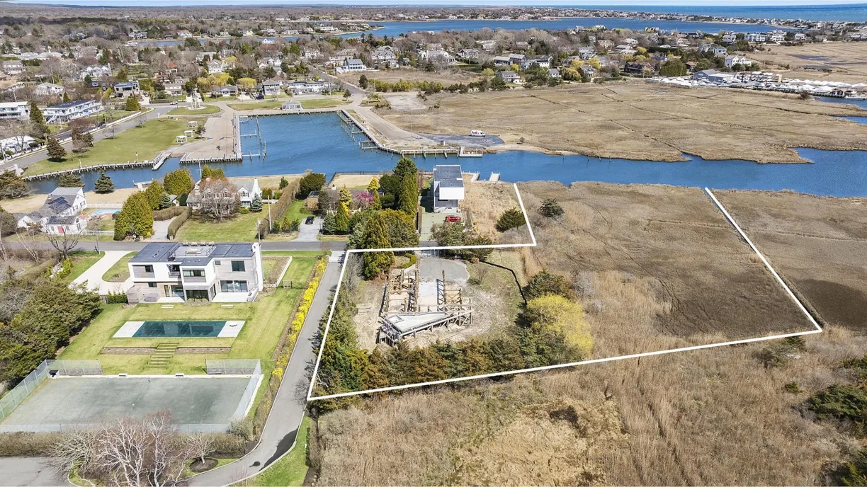 The Hamptons Real Estate | View 9 E Division Street | Listing