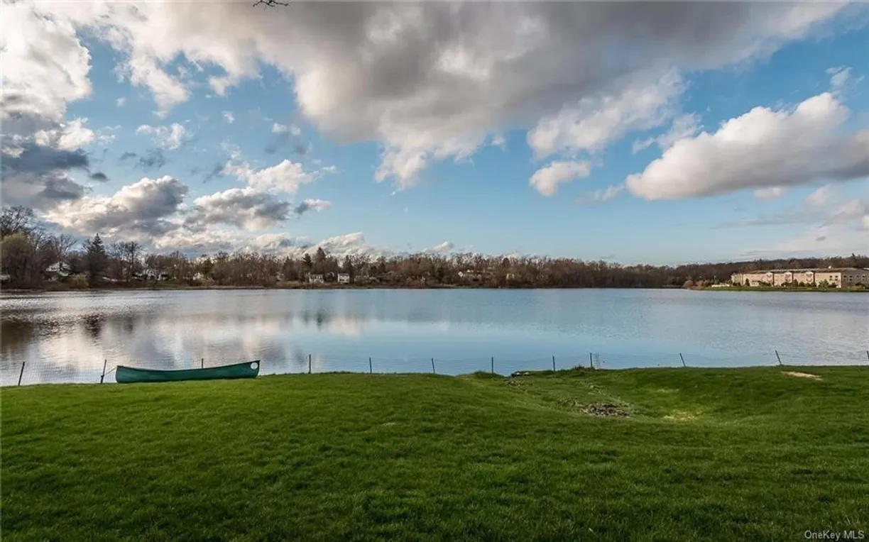 Rockland/Orange/NJ Real Estate | View 14 Kendal Lane | 2 Beds, 2 Baths